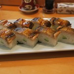 よし寿司 - キュウリが入っています