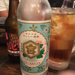 ホルモン豚金 - キンミヤボトルとホッピー黒