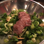 ホルモン豚金 - 青ねぎポン酢に肉を入れて