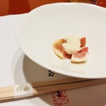 すき焼割烹 日山 - 先付　無花果の白和え
