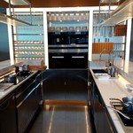 ピエール・エルメ・パリ - カウンター内（２階）