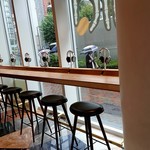 ピエール・エルメ・パリ - イートインスペース（１階）