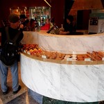 ピエール・エルメ・パリ - 店内（１階）