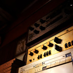 名曲・珈琲 麦 - LUXMANの古いアンプ。