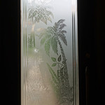 別邸 石の家 - フロント横のガラス扉