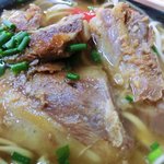 亀かめそば - デッカイ軟骨ソーキが4つ