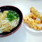 Fujimi Udon - 温かけ1玉￥240＆いか天\100＆ちくわ天￥100 