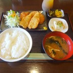Airisu - 唐揚げ、コロッケ、小アジフライ盛り合わせ定食