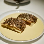 キュイジーヌ[s] ミッシェル・トロワグロ - 肉料理（セルダニョーのパン包み）