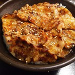 マルハのカルビ丼 - もち豚カルビ丼