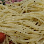 ポポラマーマ - ポポラマーマ アリオ葛西店 ＠東葛西 トマトとベーコンのバジリコペペロンチーノに使われる1.5mmほどの太さのモチモチ食感スパゲッティ