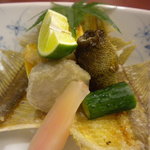 赤沢温泉ホテル - 赤沢会席　焼物　笹鰈一夜干し　酢橘　もろ胡瓜　厚焼き玉子　小芋竜田揚げ