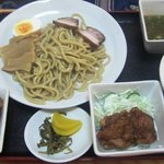 とり雅 - つけ麺、とりのから揚げ、小鉢、ごはん
