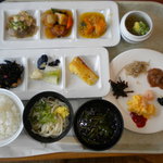 赤沢温泉ホテル - 家内のお膳　結構のってます