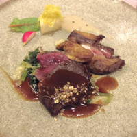 ブラウ・キュステ - 蝦夷鹿肉のステーキとフォワ・グラのポワレ