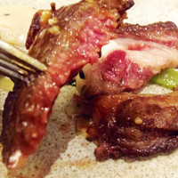 ブラウ・キュステ - 蝦夷鹿肉のステーキとフォワ・グラのポワレ