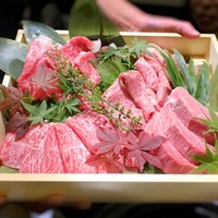 焼肉 喰心 - 左上から時計回りにサーロイン→三角バラ→シャトーブリアン→ミスジ