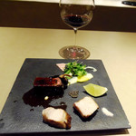 厨翠山   - 北みらい牛炭火焼きと
      
      美瑛豚スペアリブ椎茸醤油の照り焼き