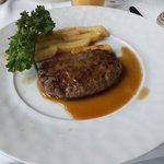 ザ・フジヤ - ハンバーグに見えるけどこれがTHE富士屋のソーセージ！