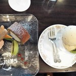 ライオンズ オーナーズレストラン - ロールケーキ／アイス