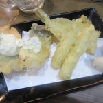 立呑み 魚椿 - 「季節の天ぷら3種盛り」(￥580)