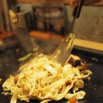 月島もんじゃ こぼれや 結 - "京風牛筋焼うどん"