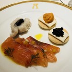 ハモとサーモンのマリネ ひよこ豆のプリ二 ウニやキャビアを乗せて