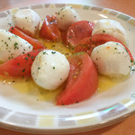 サイゼリヤ - 料理写真:フレッシュチーズサラダＷ