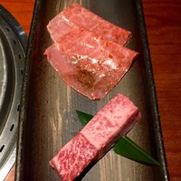 蕃 YORONIKU - 焼物 特選部位~サーロイン・ザブトンのすき焼き