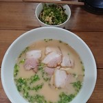 麺謹製3L's - らーめん(ばりかた)とトッピングにくと辛子高菜の混ぜごはん