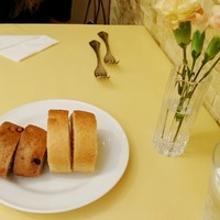 リストランテ ラ チャウ - パン。生花も綺麗でした☆