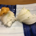寿司処 やまざき - 白イカ。ウニのせと塩。文句のつけようがありません（╹◡╹）