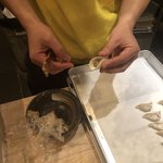 餃子のロッキー - 餃子の皮も餡もお店で手作りしています（承認済み）