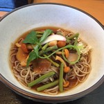 福よし・手打そば処 - 山菜そば950円
お蕎麦美味しい！見た目も美しい‼︎