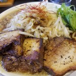 らーめん 鯉次 - 極盛り鯉次らーめん（990円）