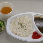 ルルマージュ - ランチカレー ビーフ辛口 600円、サラダ 200円