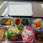 福山まるたま - まるたま弁当 税込410円　鯖のみりん焼きと肉じゃが(2018.09.29)