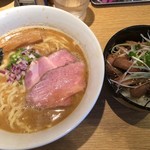 麺屋一燈 - 2018.10 月曜日限定「節ソバリスペクト」＋「バターたっぷりローストポークガーリックめし」