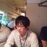 店内はテーブルが数席ございます。M山氏はお疲れ気味？