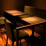 銘酒居酒屋 頑固おやじ - テーブル席もございます。気の合う仲間とお楽しみいただけます。