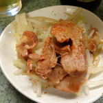 ラーメン二郎 - 唐辛子ふりふり