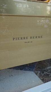 PIERRE HERME PARIS - 