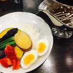 100時間カレーB＆R - ビーフカレーに野菜と玉子