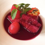 レストラン・モリエール - パイナップルのコンポート赤ワインソース アップ