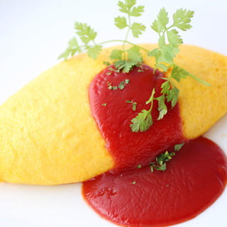 オムライスは好みに合わせて３種類の卵の形がお選びいただけます