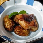 よし半 - 副菜（ジャガイモの小芋と鶏肉の煮物）