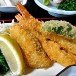 よし半 - 「日替わり定食（ミックスフライ）」のメイン