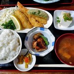 よし半 - 日替わり定食（ミックスフライ）