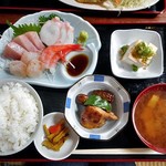 よし半 - 「刺身定食」のメイン