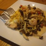 レストラン BR - 生パスタ。エビ、ホタテ、キノコがたっぷり